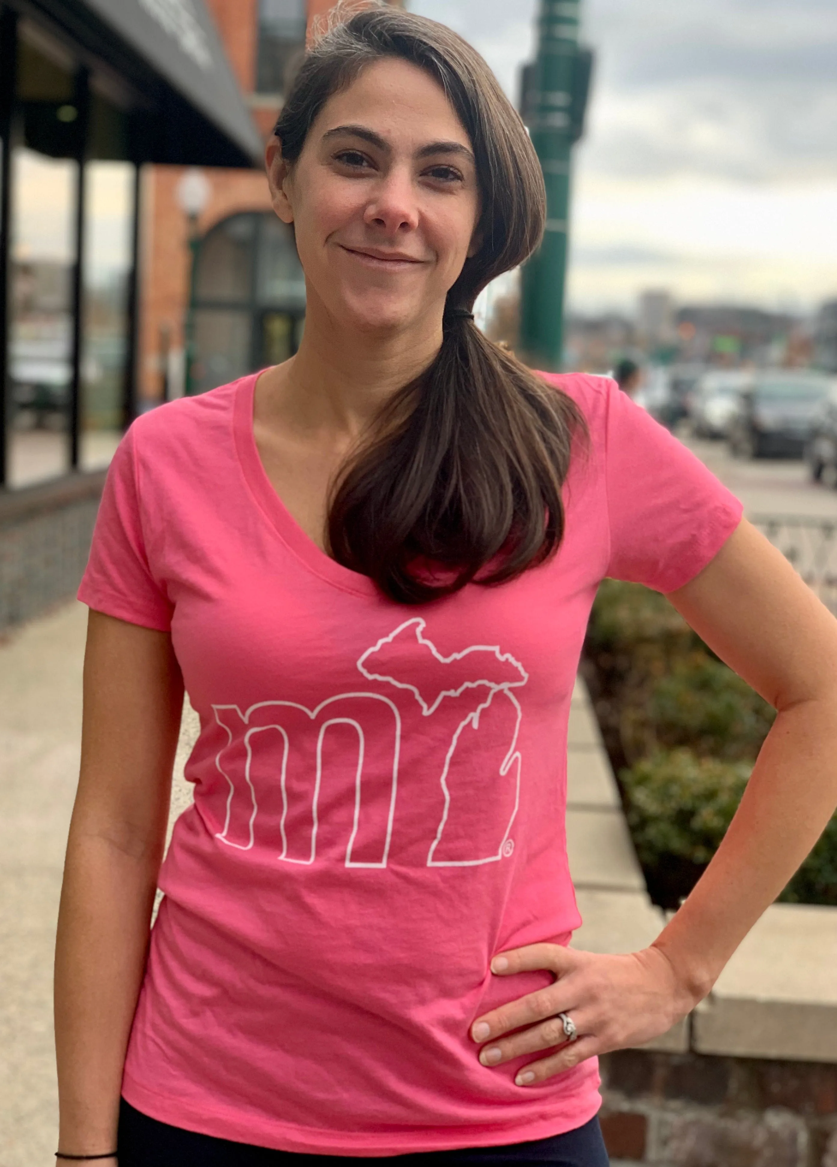 mi Outline Womens V-neck T