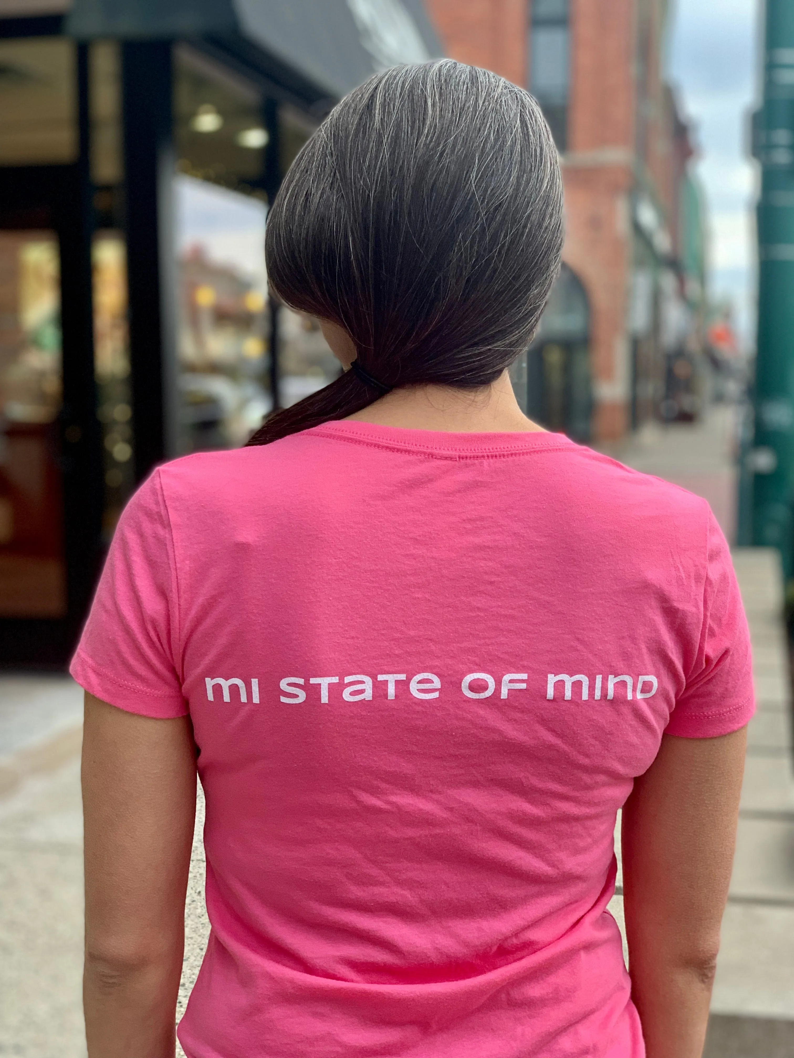 mi Outline Womens V-neck T