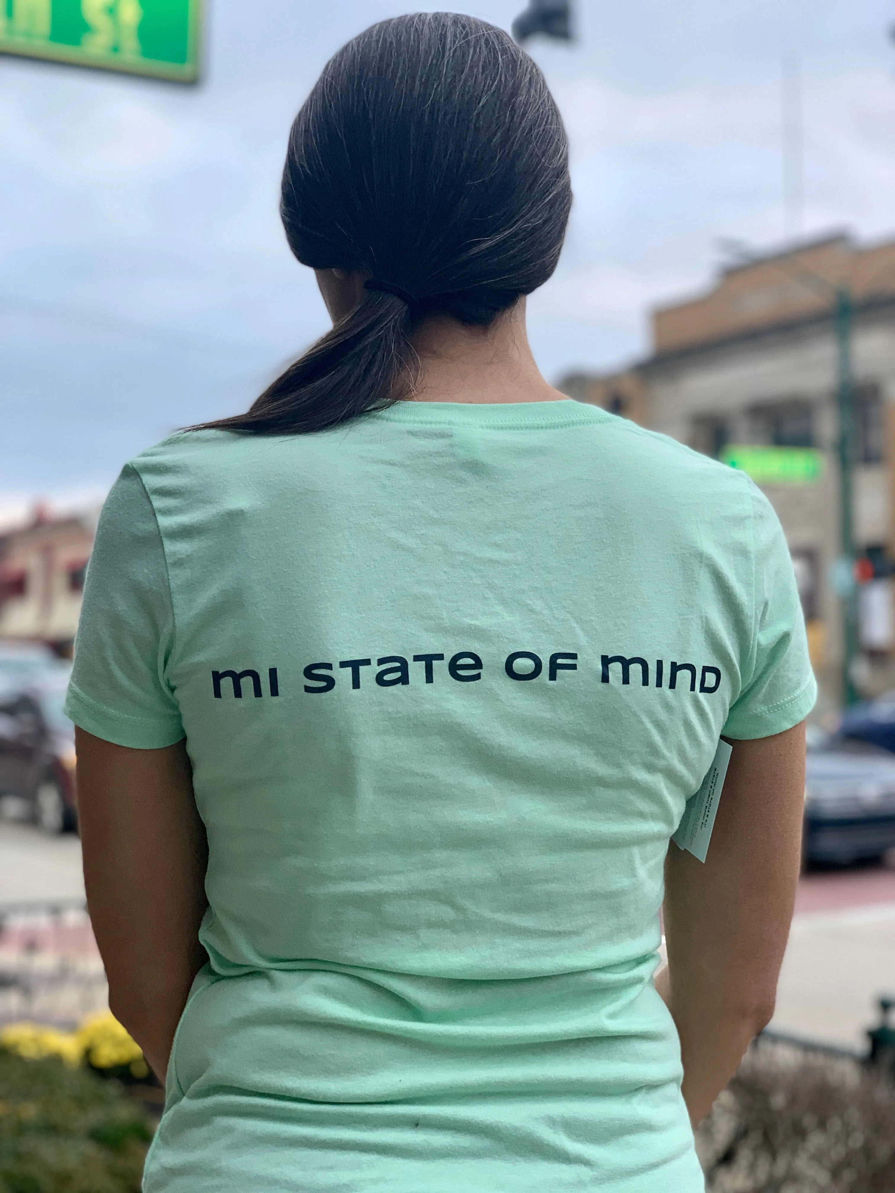 mi Outline Womens V-neck T